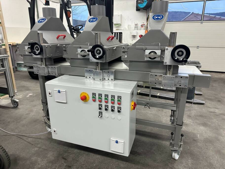 Brush grinding machine with control cabinet